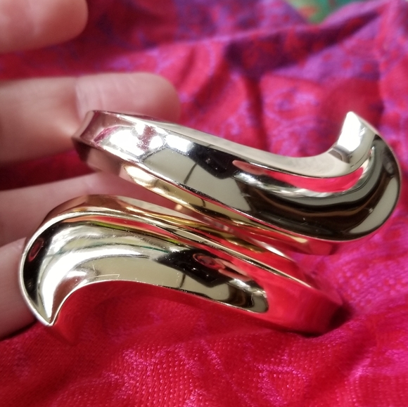 Vintage Crown Trifari bracelet bypass clamper gold tone spring hinge - Picture 2 of 11